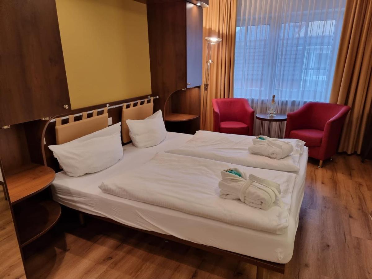 Hotel Osterkrug 후줌 외부 사진