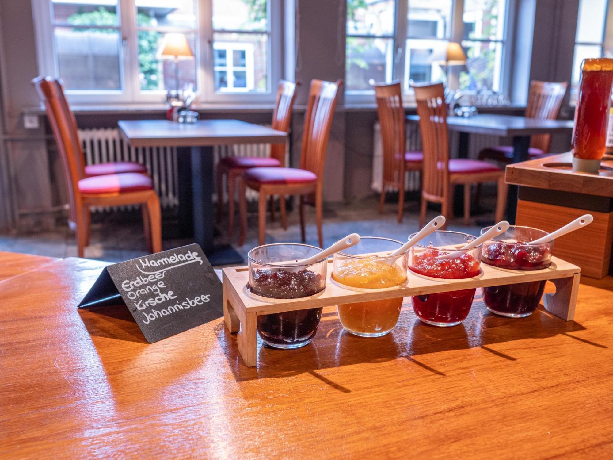 Hotel Osterkrug 후줌 외부 사진