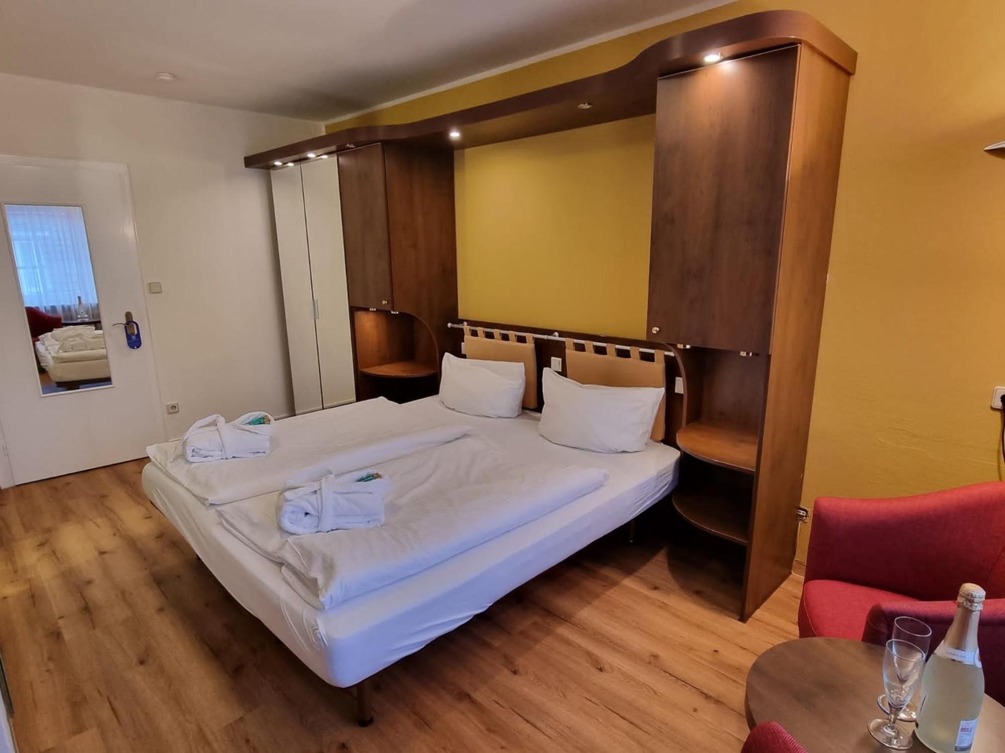 Hotel Osterkrug 후줌 외부 사진